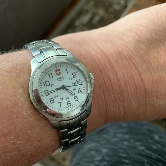 Ladies Swiss Army Watch - Picture 4 of 5